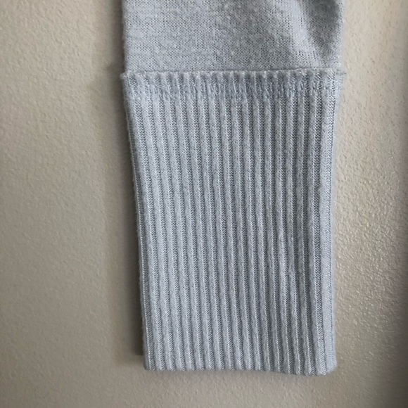 EUC Abercrombie Cozy Long-Sleeve V-Neck Legging Tee - Picture 6 of 8